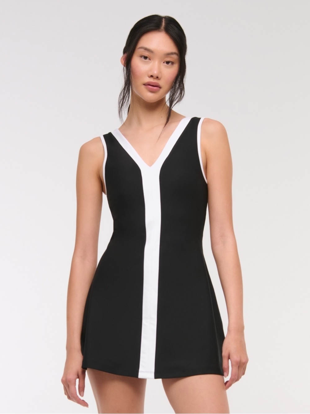 Abercrombie & Fitch YPB Scultlux V Neck Black White Stripe. Size Small.